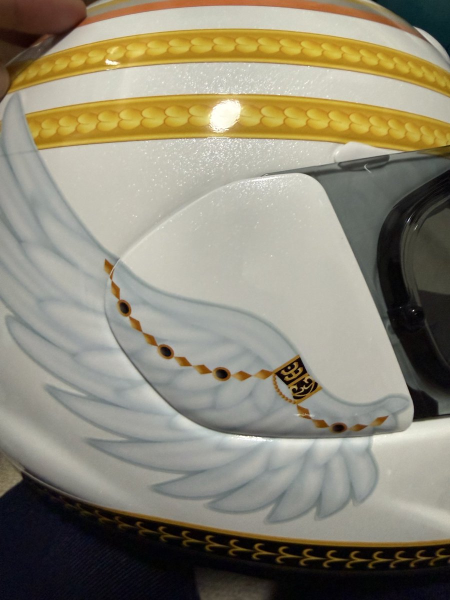 gixx250's tweet image. #ファンファクトリー
#FUNFACTORY
今日、ラッピングしたヘルメットを受け取りました。😆
天使をイメージしたデザインにしてもらいました。🪽
「本当に受け取って良かったのか？本当に自分のヘルメットなのか？」と言葉が詰まるほど見違えました。😆

このヘルメットは大切に使います。🪽