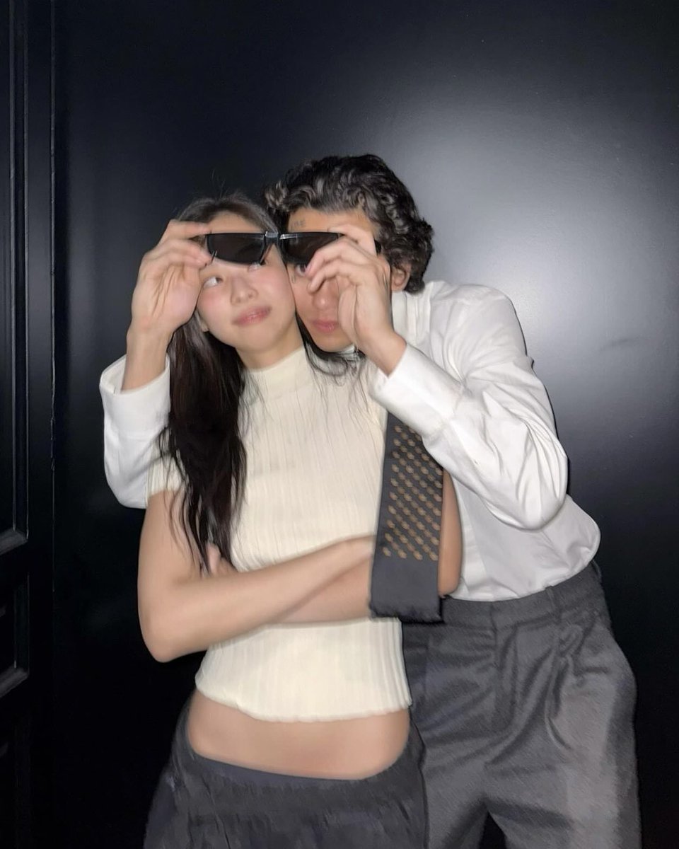 chartskimjisoo's tweet image. “EYES CLOSED” by #JISOO and ZAYN breaks the record for the biggest 24-hour music video debut for a male-female duet on YouTube this year, with 9.44M views.

The Record was previously held by Love Hangover  with 6.6M views

@officialBLISSOO
