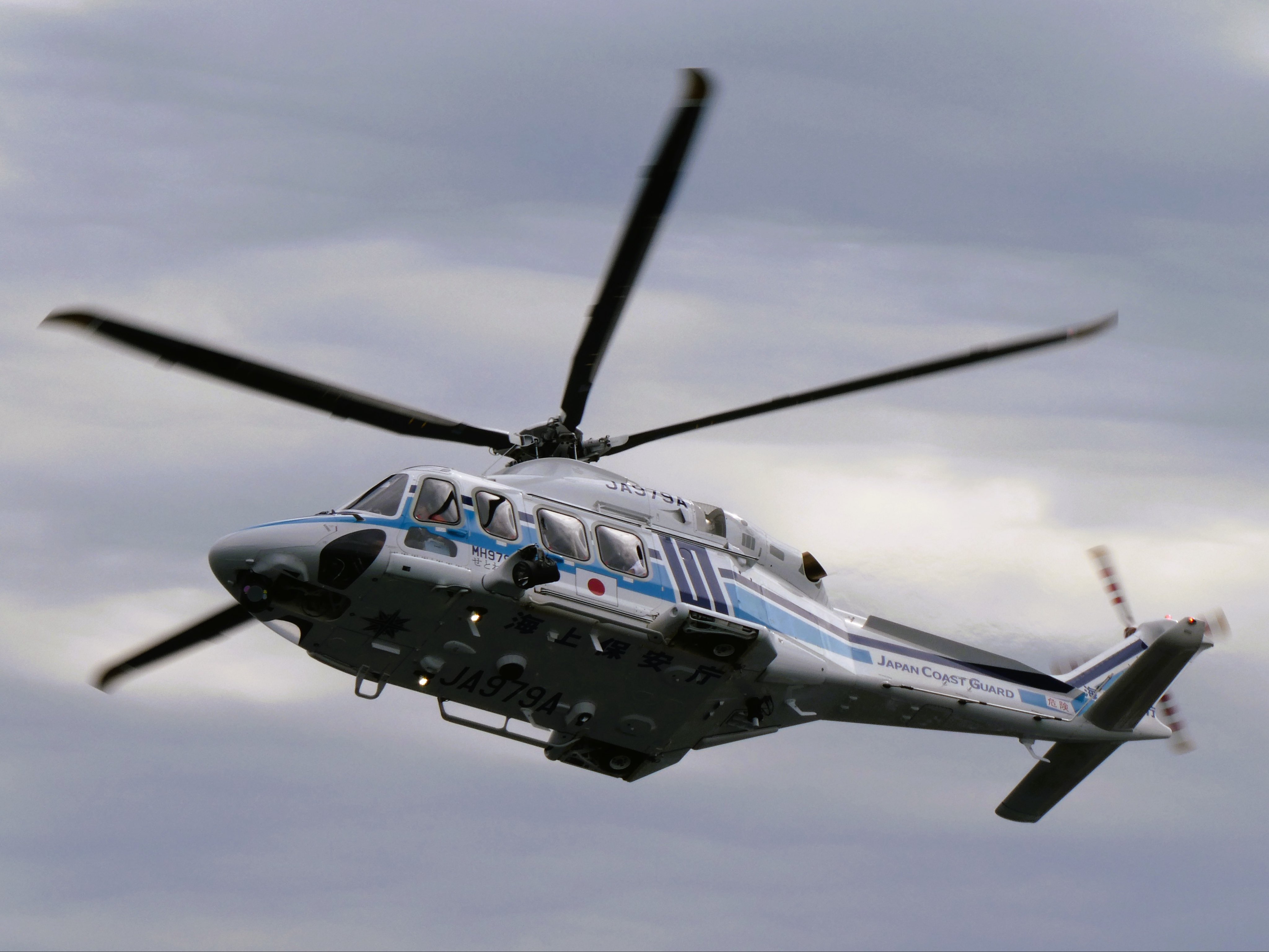 「海から月へ」 葛葉 / Black Crack【初回限定盤B】【CD MAXI】 – UNIVERSAL