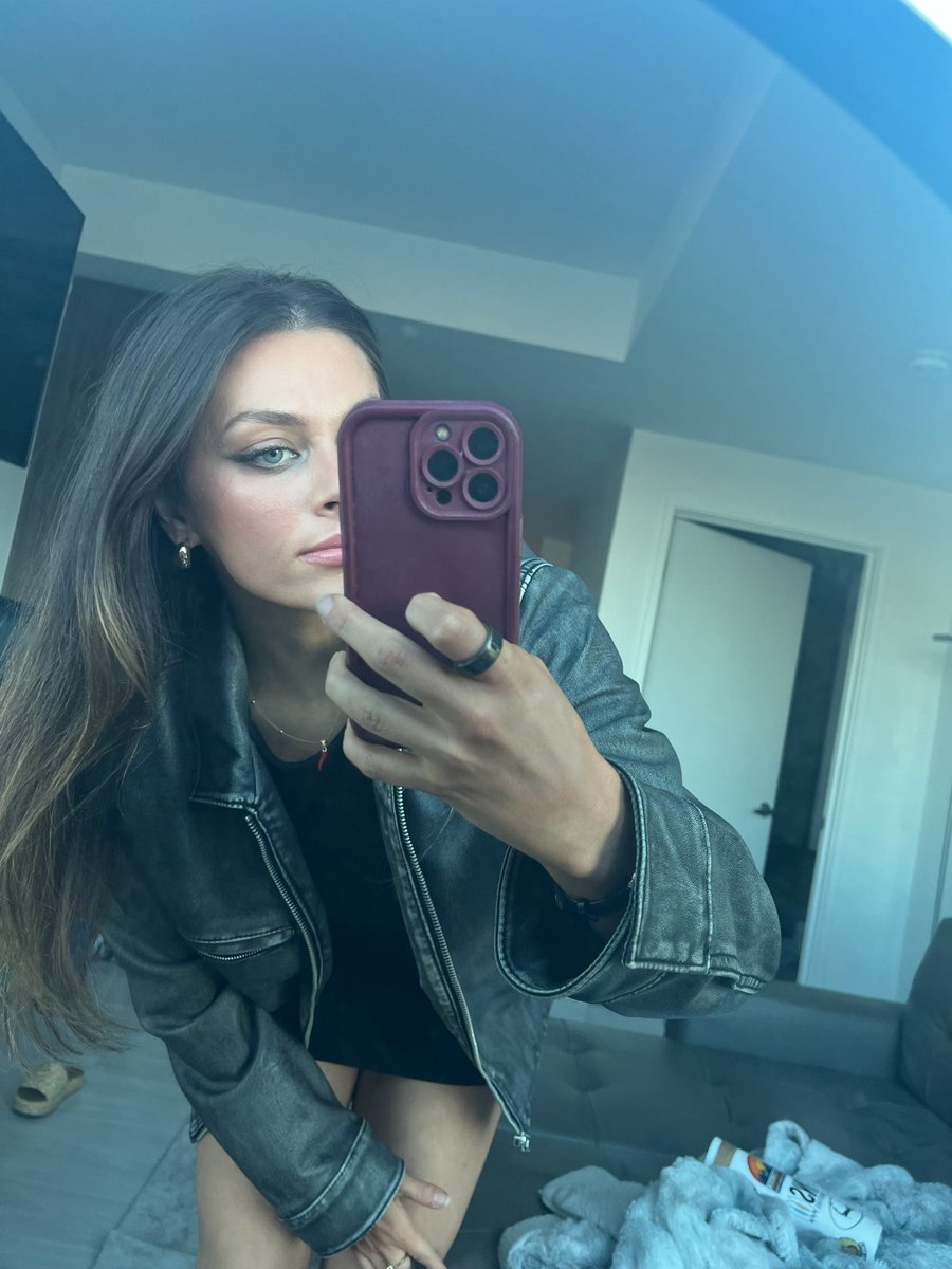 Sara tweet media