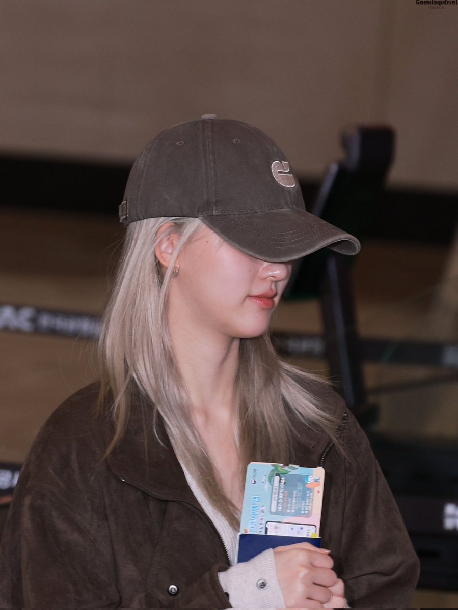 251011 GMP 출국
조심히 갔다와~♥️

#IVE #아이브 #가을 #김가을
#ガウル #GAEUL