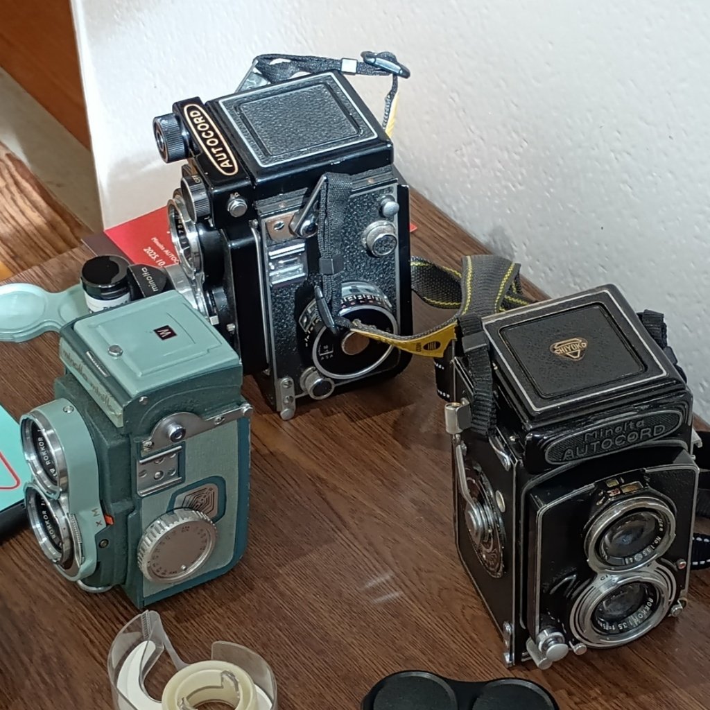 taku3boku3's tweet photo. オートコード三銃士を連れてきたよ。
【写真展 #AUTOCORDERS 】は本日最終日!
ラスト18時までよろしくお願いします。
会場:ギャラリーライムライト(帝塚山) https://t.co/MqhqxzqQs1