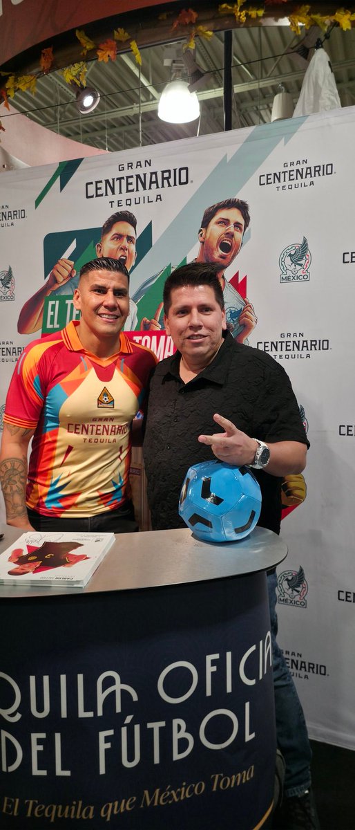 Otro muy buen show por la estrella del mejor show de radio del mundo, Contacto 13, por el magnificente <a href="/GARBANZO5/">Garbanzo5</a> y un gusto concocer a <a href="/carlossalcido7/">carlos salcido</a> y ahi andaba un tal <a href="/ERAZNOYLACHOKO/">Erazno Y La Chokolata</a> haciendo parodias 🤣. Disculpeme <a href="/elmaestrodoggy/">El Maestro Doggy</a> por no poder ganarme uno de sus llaveros,