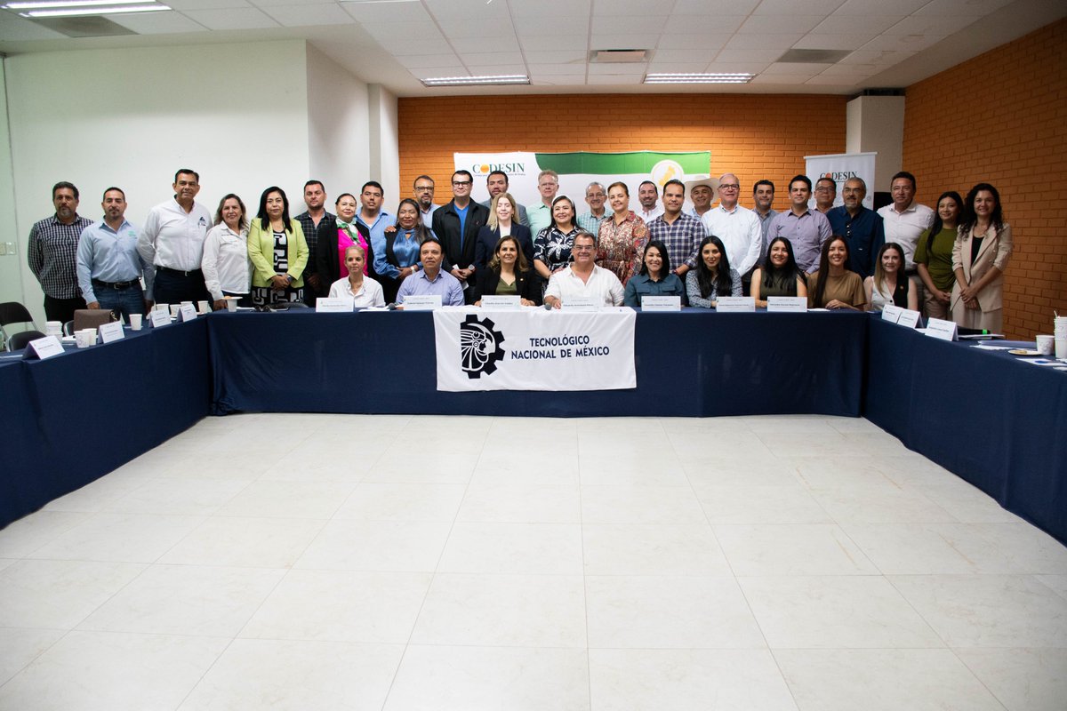 𝐋𝐚 𝐫𝐞𝐠𝐢𝐨́𝐧 𝐧𝐨𝐫𝐭𝐞 𝐝𝐞 𝐒𝐢𝐧𝐚𝐥𝐨𝐚 𝐚𝐯𝐚𝐧𝐳𝐚 𝐡𝐚𝐜𝐢𝐚 𝐮𝐧 𝐦𝐨𝐝𝐞𝐥𝐨 𝐝𝐞 𝐜𝐫𝐞𝐜𝐢𝐦𝐢𝐞𝐧𝐭𝐨 𝐬𝐨𝐬𝐭𝐞𝐧𝐢𝐛𝐥𝐞, apostando por Los Mochis como ciudad líder en la Transformación del Transporte Público Colectivo Urbano.

Nota: acortar.link/BWHEY8