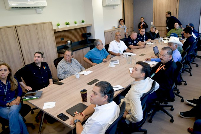 Un gran honor participar en la instalación del Comité de Emergencia de Hermosillo ante el pronóstico de lluvias por los ciclones tropicales Raymond y Priscilla. 

Sigamos las recomendaciones de Protección Civil para garantizar la seguridad de todos

Estamos listos y en alerta!