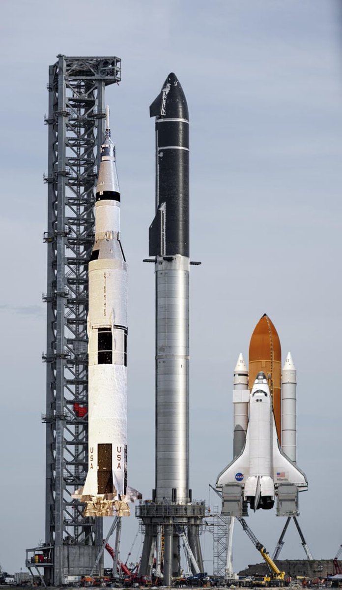 teslaownersSV's tweet image. Starship compared to Space Shuttle and Saturn V 🤯