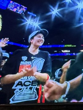 ElivetaWaves's tweet photo. So happy &amp; so proud of former Hawkeye
@GustafsonMeg10
She just became an
@WNBA
WORLD CHAMPION!🙌🏻 What a ride to
@LVAces
for this small town kid, from Port Wing, WI who had 11 in her class!📷Love you, Megan! Enjoy this moment! 📷God bless! 😊 https://t.co/gU8DyMIGcZ