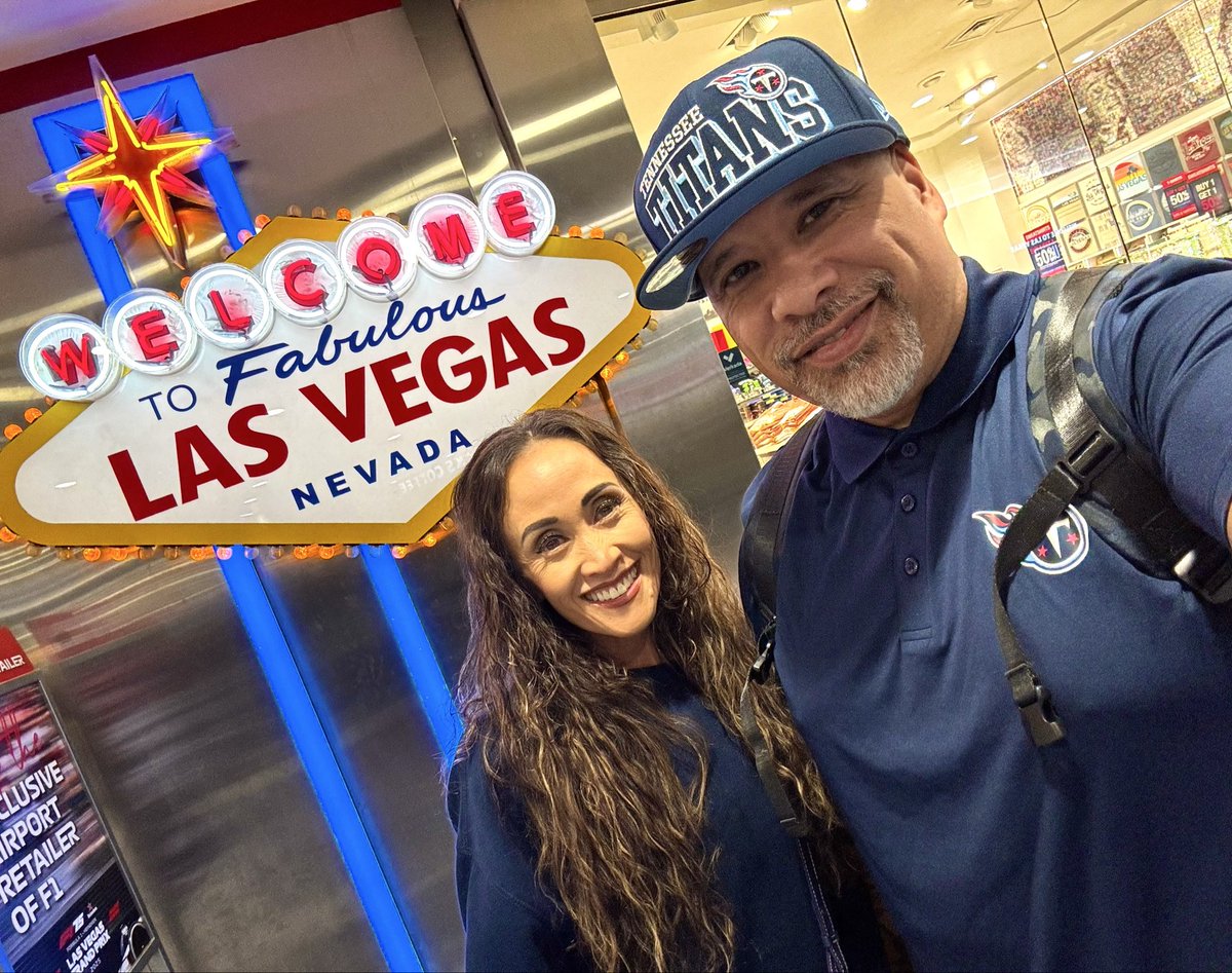 smaxdaddy's tweet image. We’re here baybeeee!!! Let’s start stacking some dubs in Sin City! You already know the deal orange peel Titan Up BEYATCHES!! LFG #titanup #titans @Titans