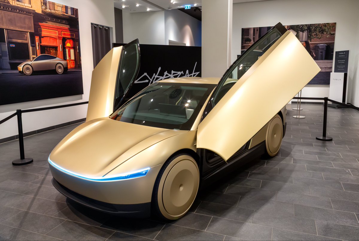 daltonbrewer's tweet photo. NEWS:

Tesla Cybercab lead engineer says:

“It’s sooo good, and way better than it was a year so ago as well.”

Production begins soon!

$TSLA https://t.co/B0WFzVaVTN