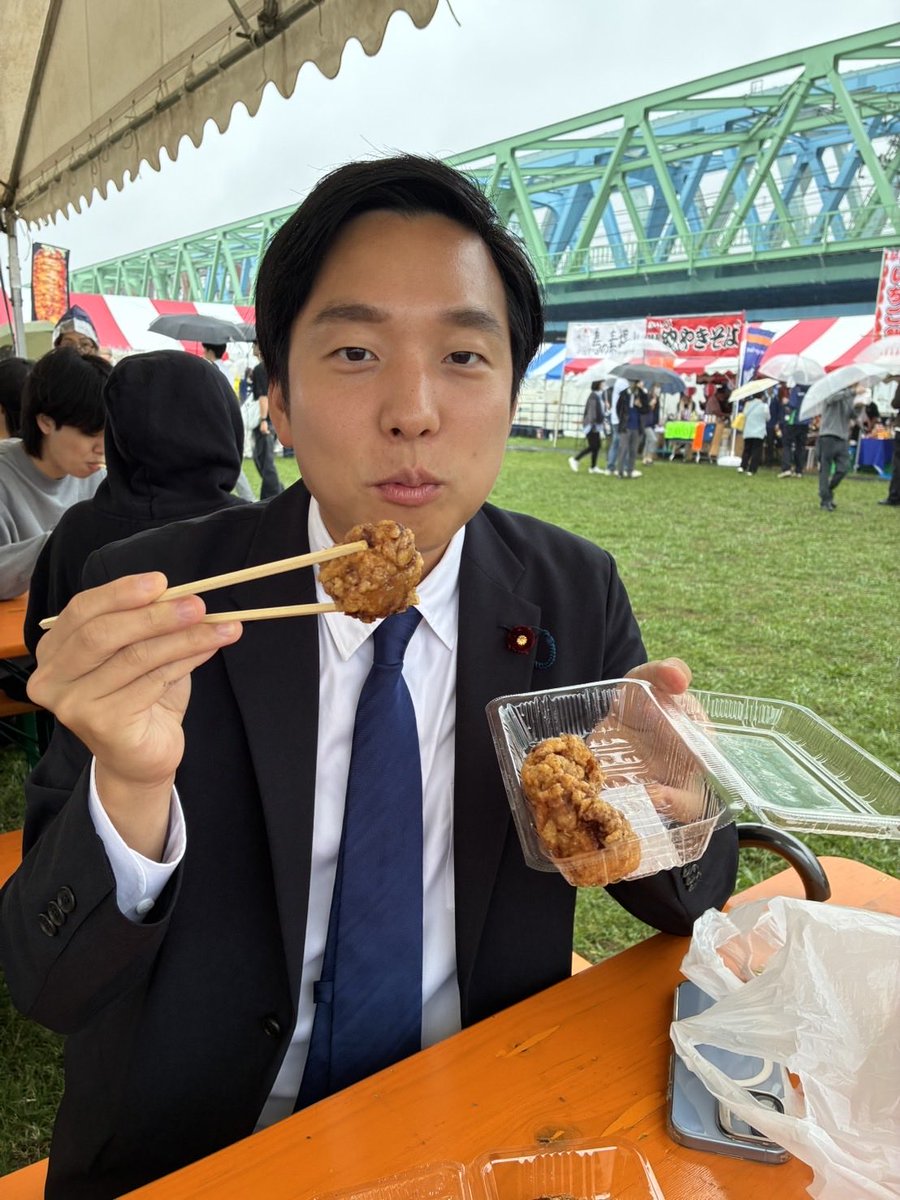 mori_yosuke_'s tweet photo. 本日明日、荒川河川敷「虹の広場」にてあだち区民まつり(A-Festa)
屋台出店はもちろん、親子で遊べる体験ゾーンや物産展、ステージショーも楽しめます
今日はあいにくの天気ですが、明日は曇りですので皆さんぜひ足を運んでみてください!
#あだち区民まつり #Afesta
#森ようすけ #国民民主党 https://t.co/i2pUxgxfQd