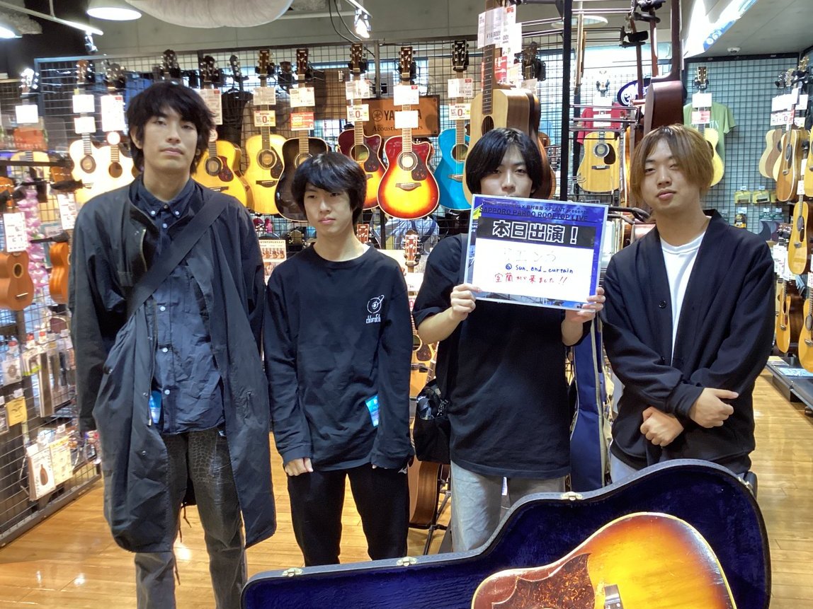 SAPPORO PARCO ROOFTOP LIVE に出演予定の【サエンカ】のみなさんにご来店を頂きました！

出演時間は15：50～！

飲み物片手にお楽しみください！

<a href="/sun_end_curtain/">サエンカ</a>