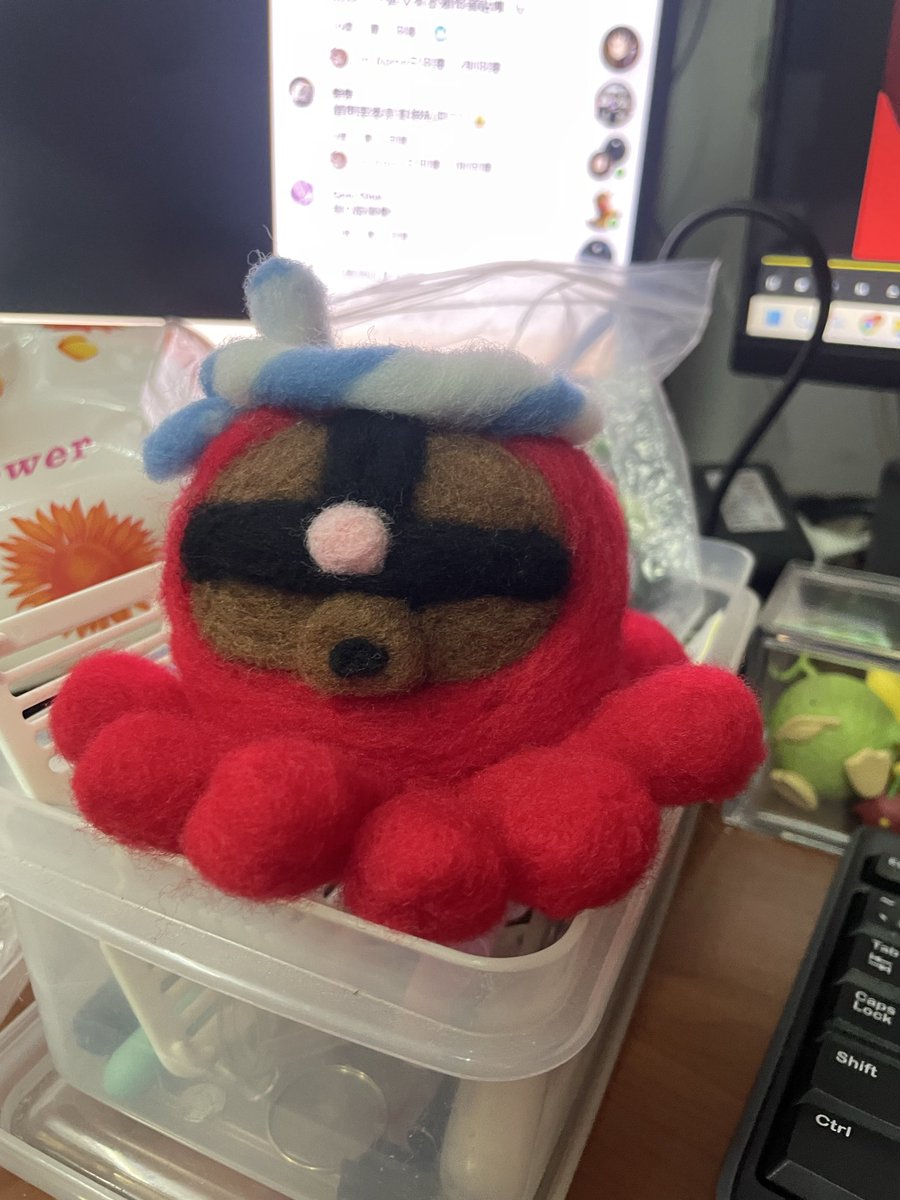 acguyking's tweet photo. 亞凱章魚～
ACGUY Octpus
アッガイたこ

大阪吊飾part 2，頭巾花了不少功夫，效果挺好，讚啦

Took me a while to make that scarf, looks good :)

アッガイたこ：いらっしゃいませ～！

#handmade #needlefelting 
#手作り  #羊毛フェルト https://t.co/m0XndqC2Gm