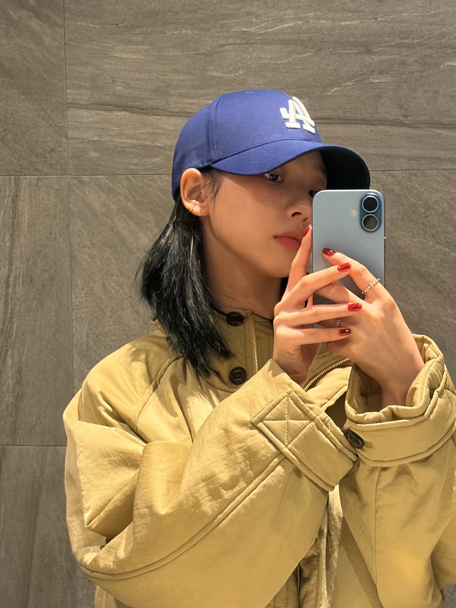 myujimin_'s tweet image. แก สตกที่น้องหนาวชอบใช้เหมือนชุดที่พี่น่าแต่งเลย 💙💛