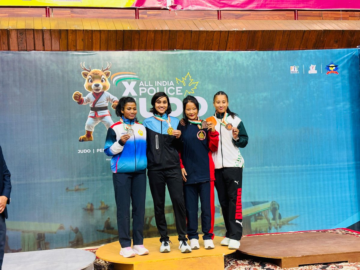 AnanddevPathak's tweet image. Srinagar Jammu and Kashmir मे आयोजित 
10th all India police game judo cluster 2025 मे गौरी पाठक को गोल्ड मेडल मिलने पर बहुत-बहुत बधाई...
Congratulations  Gauri Pathak 
For getting gold representing @crpfindia a native of  Varanasi , Uttar Pradesh .
So proud ❤️🥇