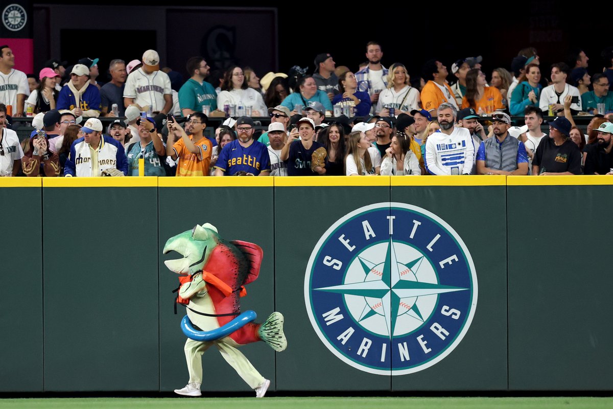 Mariners's tweet image. HUMPY HAS WON!!! HUMPY HAS WON!!!