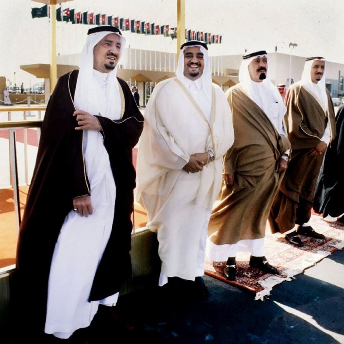 aoun091's tweet photo. وطني هو نعمة عظيمة، حفظه الله من كل سوء، وأدام عليه الأمن والاستقرار.
نفتخر بقيادتنا الحكيمة التي تسهر على راحة المواطن ورفعة الوطن.
وطاعة وليّ الأمر واجب شرعي وركيزة من ركائز وحدة الصف وقوة الدولة.
اللهم احفظ قادتنا ووفقهم لما فيه خير البلاد والعباد. 🇸🇦#المملكة_العربية_السعودية https://t.co/y9UjoyqQDf