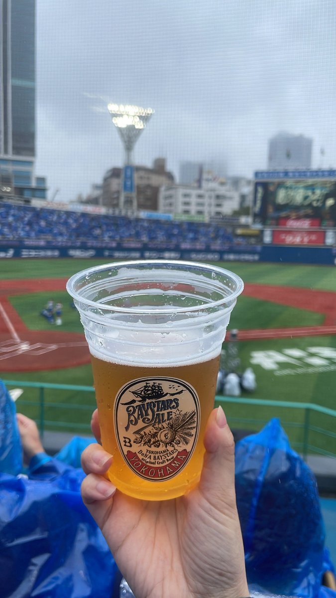 Natsuki_Semura's tweet image. 須田さん吉井さん根岸さんに
挨拶できた〜🥰🥰🥰🥰
雨の観戦は慣れてます！
頑張れbaystars！
#baystars