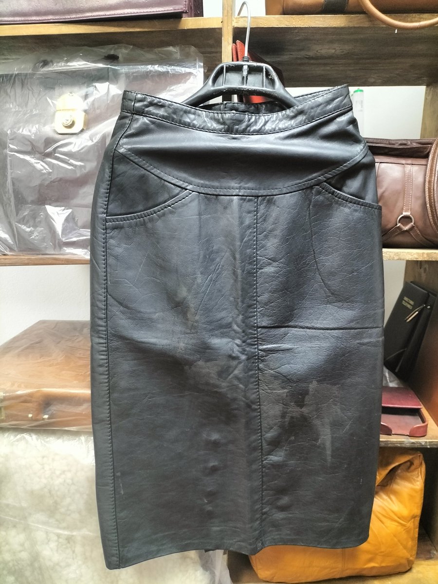 En los Locales 26, 27  y 28 ubicados en la planta baja de nuestro mercado, podrás encontrar variedad de Artesanías en Piel, chamarras, sacos, chalecos, faldas, cinturones, monederos, carteras, portafolios, bolsas y excelente atención, Visítanos, Te esperamos!
#artesaniasmexicanas