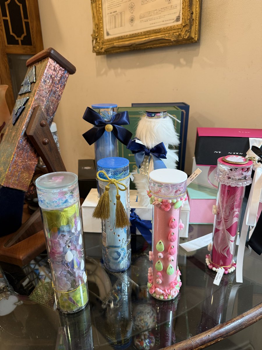 moonkittynet's tweet image. I happened across the real-life kaleidoscope store from Sailor Moon while walking around Azabu Juban.

Legit can’t figure out why I never visited when I lived there and was actively searching for locations. Maybe it just slipped under my radar?

Had a lovely talk with the owner…
