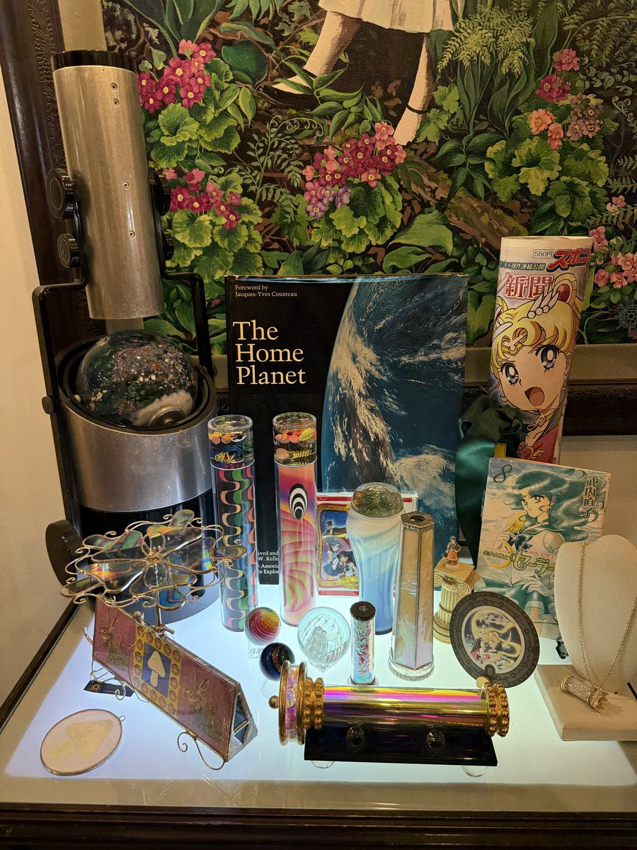 I happened across the real-life kaleidoscope store from Sailor Moon while walking around Azabu Juban.

Legit can’t figure out why I never visited when I lived there and was actively searching for locations. Maybe it just slipped under my radar?

Had a lovely talk with the owner