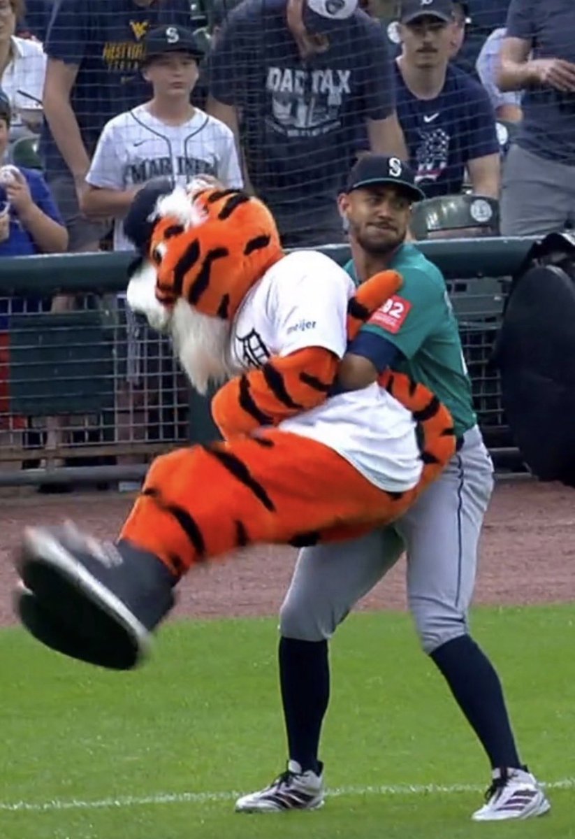 BarzinAkhavan's tweet image. WHAT A GAME.!!!! WE ARE GOING TO THE ALCS 
#TridentsUp