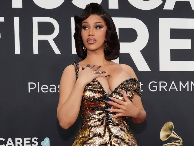 Zero_fuxk_given's tweet photo. Happy Birthday 🎂 🥳 @iamcardib https://t.co/p179se8ldS