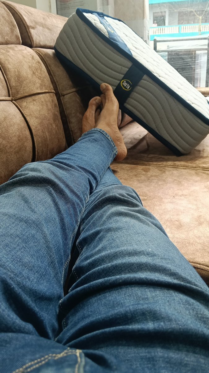 कल करवाचौथ थी 
पुछना ये था कि क्या जिन पति और पत्नीयों ने अपने हमसफर कि फोटो और विडियो स्टेटस नहीं लगया क्या उनकी उम्र नहीं बढ़ेगी।।
Suresh shesma koliya...