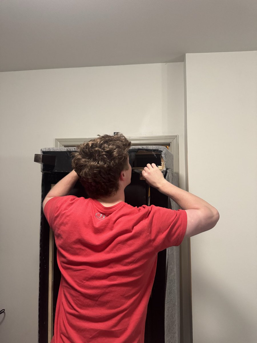 jaxon_cline's tweet image. Roommate broke couch watching tigers/mariners. Said it took too long. #wanker #pitchclock