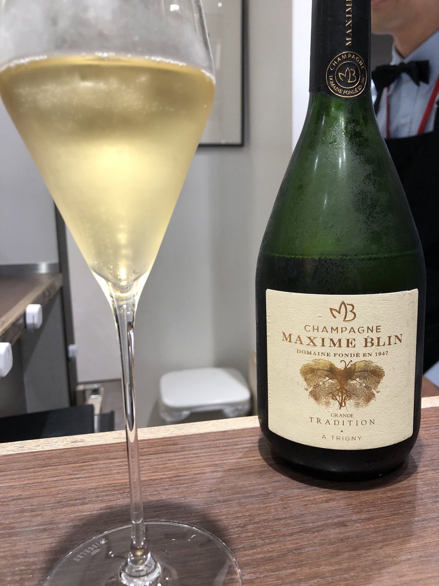 Neo_wine's tweet photo. またきた。
推し活中。
ってか棚が、ヤバい。スカスカw
#エノテカ #グランスタ #GranSta
#カルピスバター #幻のバター https://t.co/qhbGtbEjcA
