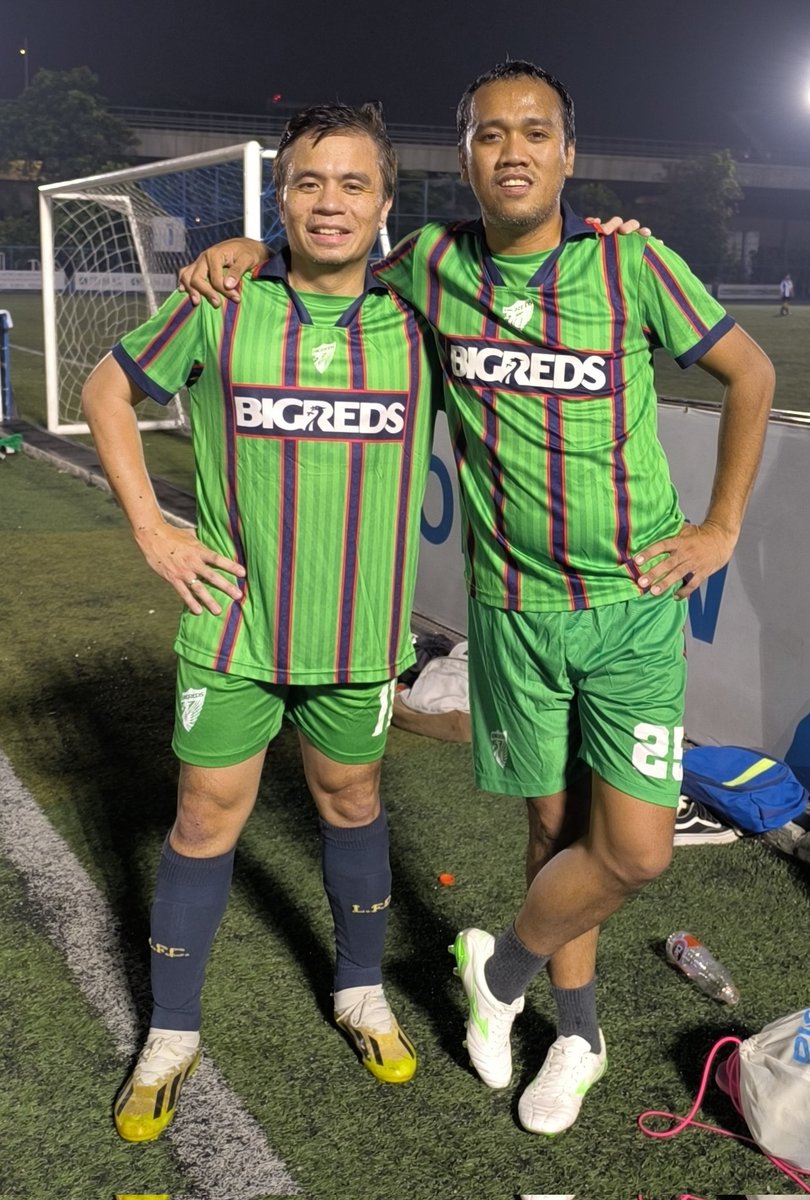 Bertemu &amp; mabol dengan teman2x lama para legenda <a href="/BIGREDS_IOLSC/">BIGREDS IOLSC</a> tadi malam ⚽🙌

Been in <a href="/LFC/">Liverpool FC</a> friendship &amp; playing football w/ them since the early times of <a href="/BIGREDS_IOLSC/">BIGREDS IOLSC</a> in 2005 
🤜🤛

<a href="/adjiok/">Aji Wibowo</a> <a href="/cakdim/">cakdim</a> <a href="/dondee_ringo/">Dondee Ringo</a> <a href="/axl_manitou/">KUR_euy</a> <a href="/daroe_w/">Daroe_W</a> 

#BigReds #LFC #LiverpoolFC #AnakBigReds