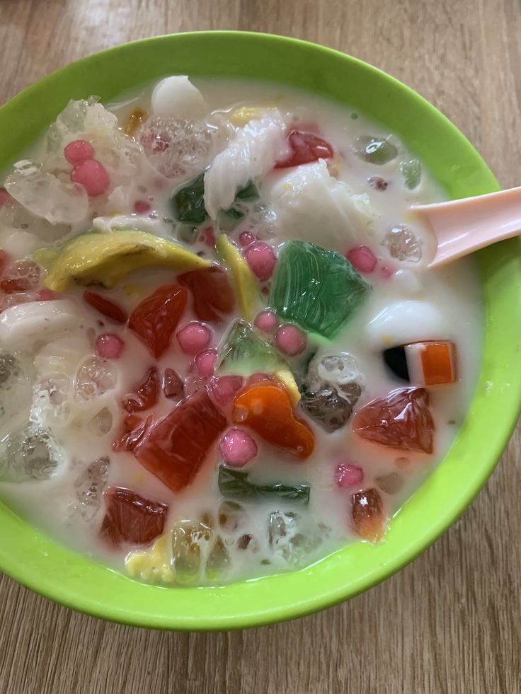 Traditional Indonesian snacks, gluten free: ES CAMPUR🍻
