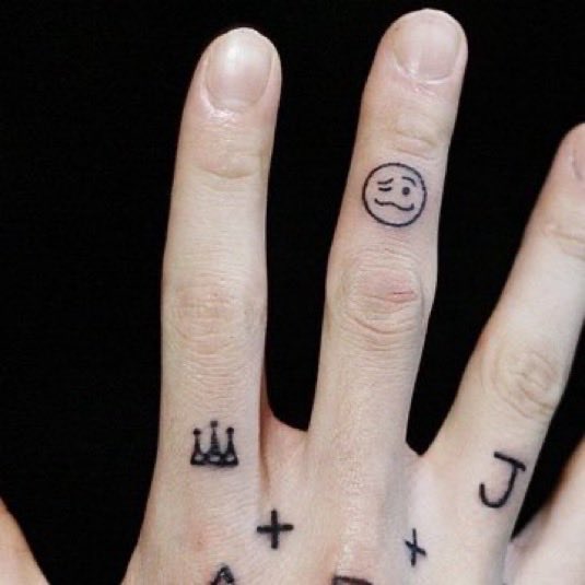 sugamihoney's tweet image. LA PORTADA DE LA DESTACADA DE JUNGKOOK EN IG ES SU TATUAJE 😭😭
