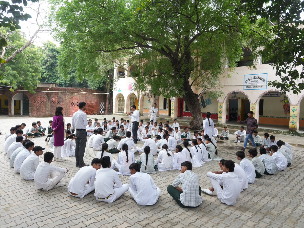 GreenPencil01's tweet photo. Green Pencil Foundation, supported by Commutiny, organized Campus Climate Vartaleap at GSSS Islampur, Gurugram.

The youth voices we heard today give hope for a cleaner, greener tomorrow. 

#ClimateAction #GreenPencilFoundation #Commutiny #YouthForClimate https://t.co/oDGL09vX2c