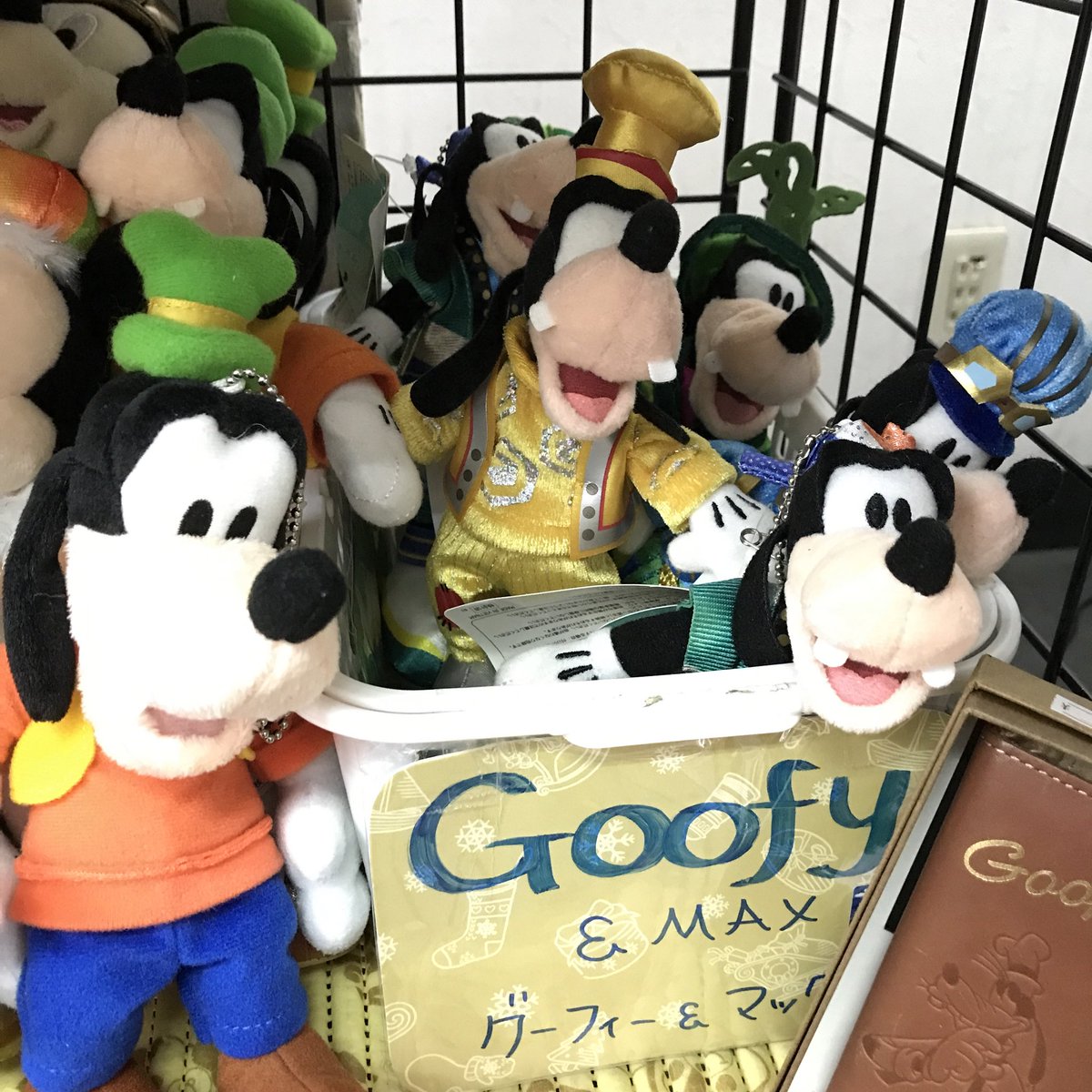 d_joy2015's tweet photo. D-joyディズニーグッズ販売会@十条銀座商店街 
本日10月11日(土) 20時まで営業中🤗

店内の様子です🎥👀✨

本日ゆっくりご覧いただけます☺️
ご来店お待ちしております♪

埼京線 十条駅から徒歩1分
京浜東北線 東十条駅から徒歩9分

#disney 
#disneygoods 
#disneymarchandise 
#d_joy
#d_joyディズニーグッズ 
#d_joy_photography #ダッフィー #シェリーメイ #ミッキー #ミニー