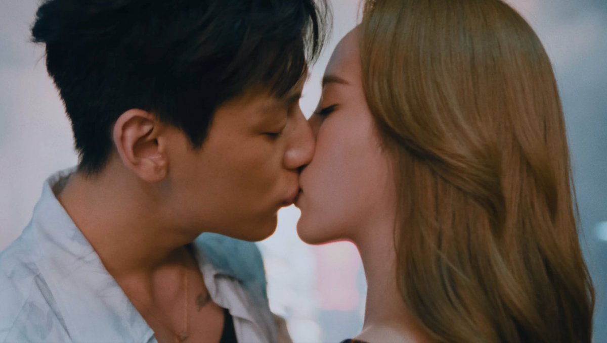 MBT_Post's tweet photo. “ณิชา” ลั่น อย่าสิงหนูเยอะนะคะ หลังร่วมเล่นใน MV เพลง WONDERING ของ “แบมแบม”
🎥 https://t.co/b4opuDlHyw
#𝐁𝐚𝐦𝐁𝐚𝐦 #뱀뱀 #แบมแบม #แบมแบมกันต์พิมุกต์ #𝐇𝐎𝐌𝐄𝐓𝐎𝐖𝐍 #BamBamEP_HOMETOWN
#HOMECOMING_PARTY #WONDERING #MBTPost #ณิชา #ณิชาณัฏฐณิชา #NYCHAA https://t.co/72mMOM4l0e