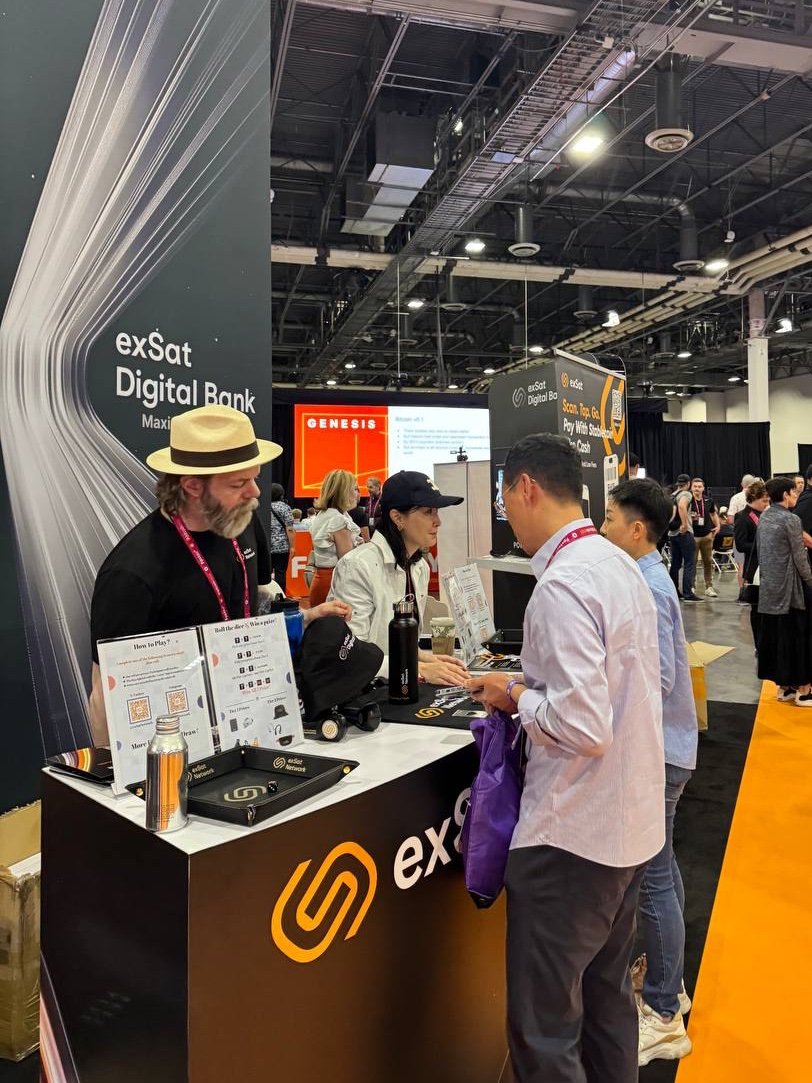 Mazi_soye's tweet image. “Bitcoin can’t run DeFi.”
That’s what they said, until $XSAT went live.

Now with EVM contracts, real-time UTXO indexing, and $488M TVL, @exSatNetwork is rewriting what’s possible.

DeFi on $BTC isn’t a dream, it’s code in motion.