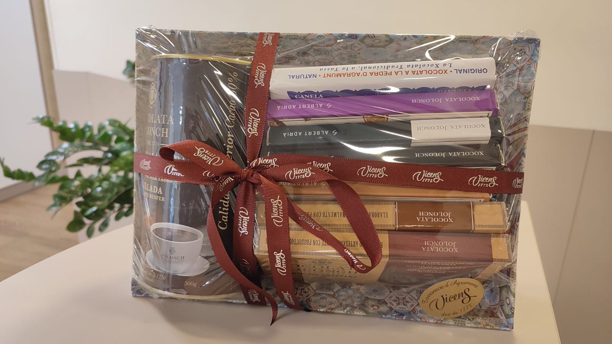 🍫 Us ve de gust una mica de xocolata? Doncs aquí teniu un lot de Jolonch de @torronsvicens!

➡️ I què heu de fer per aconseguir-lo? Només ens heu de seguir i fer RT d'aquesta publicació. Ah, i recordeu que teniu de temps fins a les 8h. Molta sort!!!

▶️📻 rac1.cat/directe