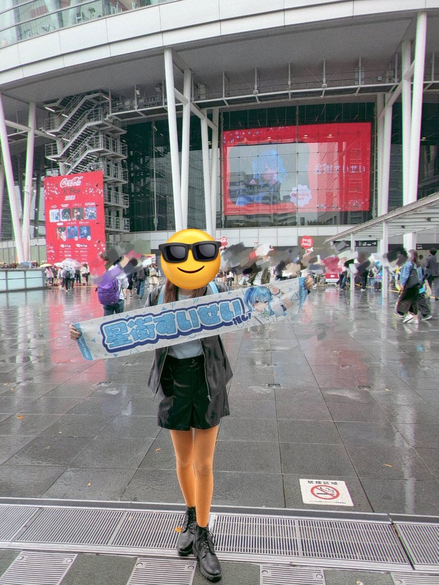 syoreiseika_19's tweet image. 入場しました！
サインも見れた！！！
すいちゃんがんばれー！☄️✨
 #CocaColaXFes2025  #星街すいせい