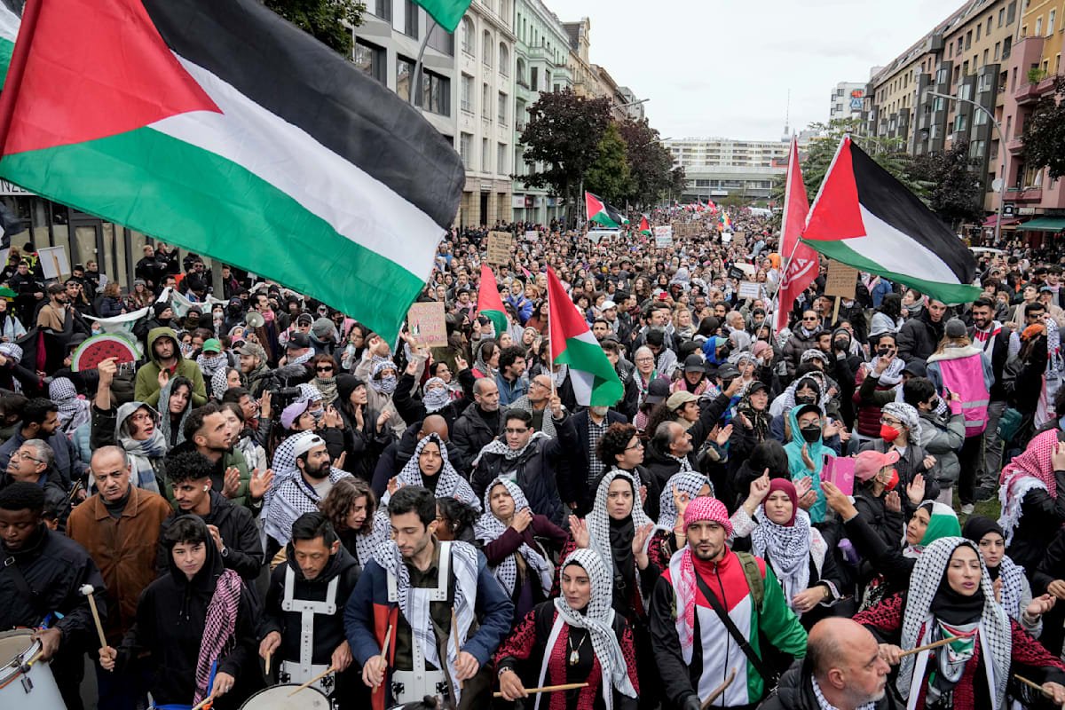 Ich bin für 0 € deutsches Steuergeld für den Wiederaufbau von Gaza.
Stattdessen können wir Tausende fanatische Pali-Fans als Aufbauhelfer schicken.
One-Way-Ticket.
#Israel #Gaza