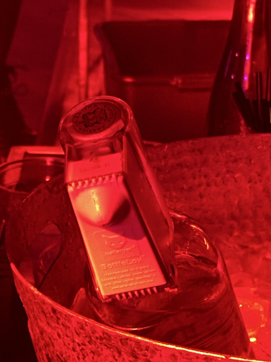 JenHRene's tweet photo. Now #Scottsdale explain why there is a lock on the liquor? I’m not from here and it wasn’t like this the last time I was lol https://t.co/ILQtF1GzkE
