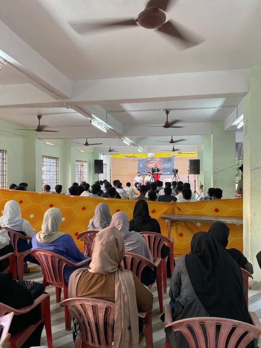 HPhobiaWatch's tweet image. This picture is not from the Taliban ruled Afghanistan. This is from progressive communist ruled Kerala where @priyankagandhi is an MP
First fix the misogyny and gender segregation at your own home Vadrain