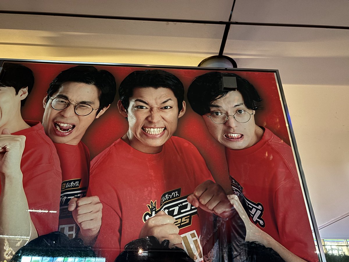 square_micchan's tweet image. キングオブコント2025の決勝とうとうきてしまった...😭
ずっとこの日を楽しみにしてたので今日はテレビで輝いてる青色1号を目に焼き付けます!!
青色1号が優勝できますように...!!🥇🏆