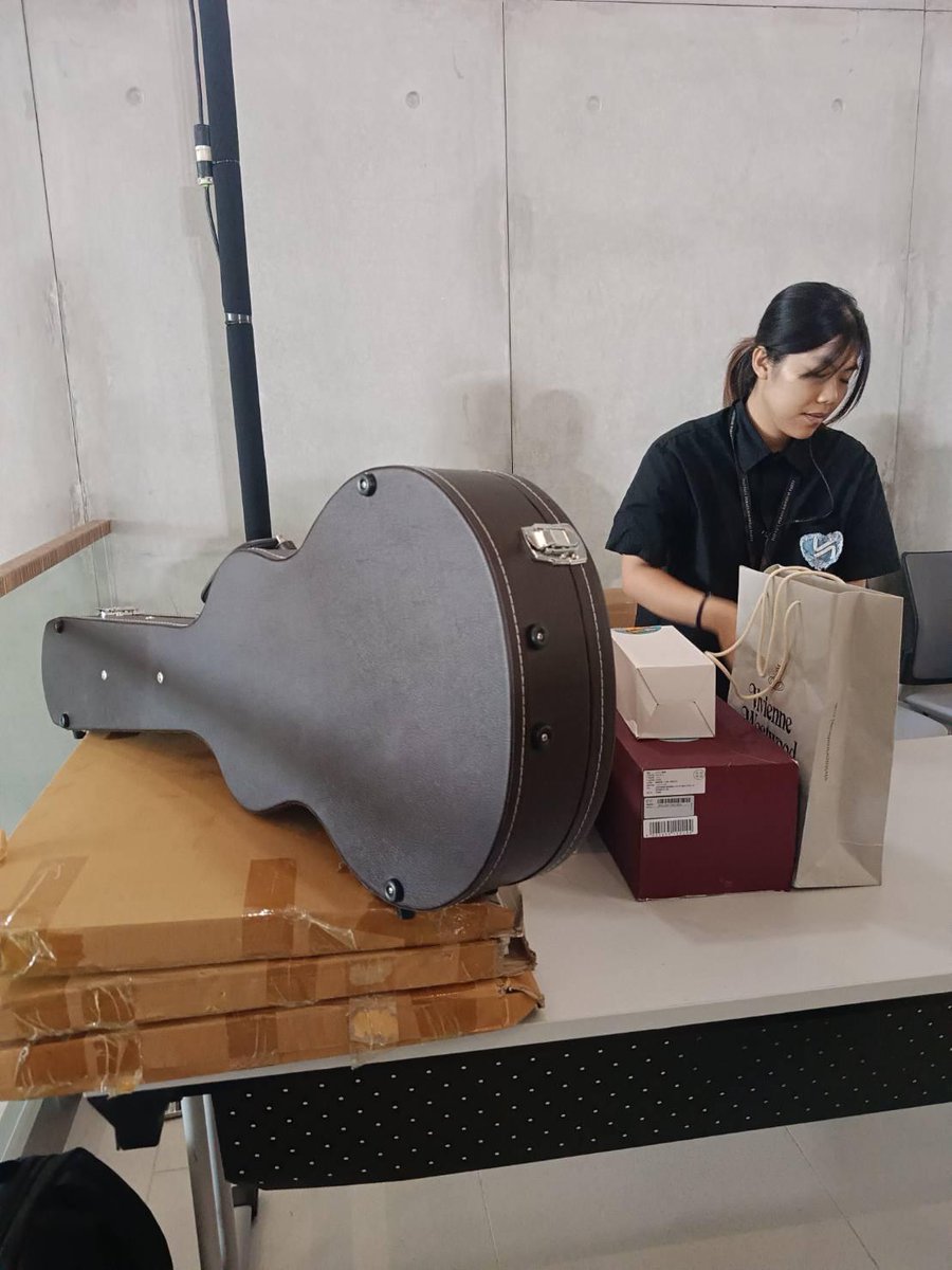 Faye_sCareBear's tweet image. To my 25 Fayemily members, our gift has been delivered at the venue!
#FayeGENTLEbadGIRL
#FayePeraya
#ฝ้ายพีรญา
#FabelEntertainment