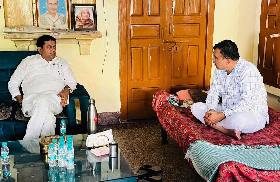 NareshTomerBJP's tweet photo. अच्छेजा सहकारी समिति हापुड के सभापति श्री योगेश त्यागी जी के अस्वस्थ होने का समाचार प्राप्त होने पर मंडल अध्यक्ष श्री हेमन्त त्यागी जी के साथ उनके ग्राम श्यामनगर आवास पर पहुंच कर कुशल क्षेम जाना व शीघ्र स्वास्थ्य लाभ की कामना की|
@BJP4UP https://t.co/uQWlNnxG3D