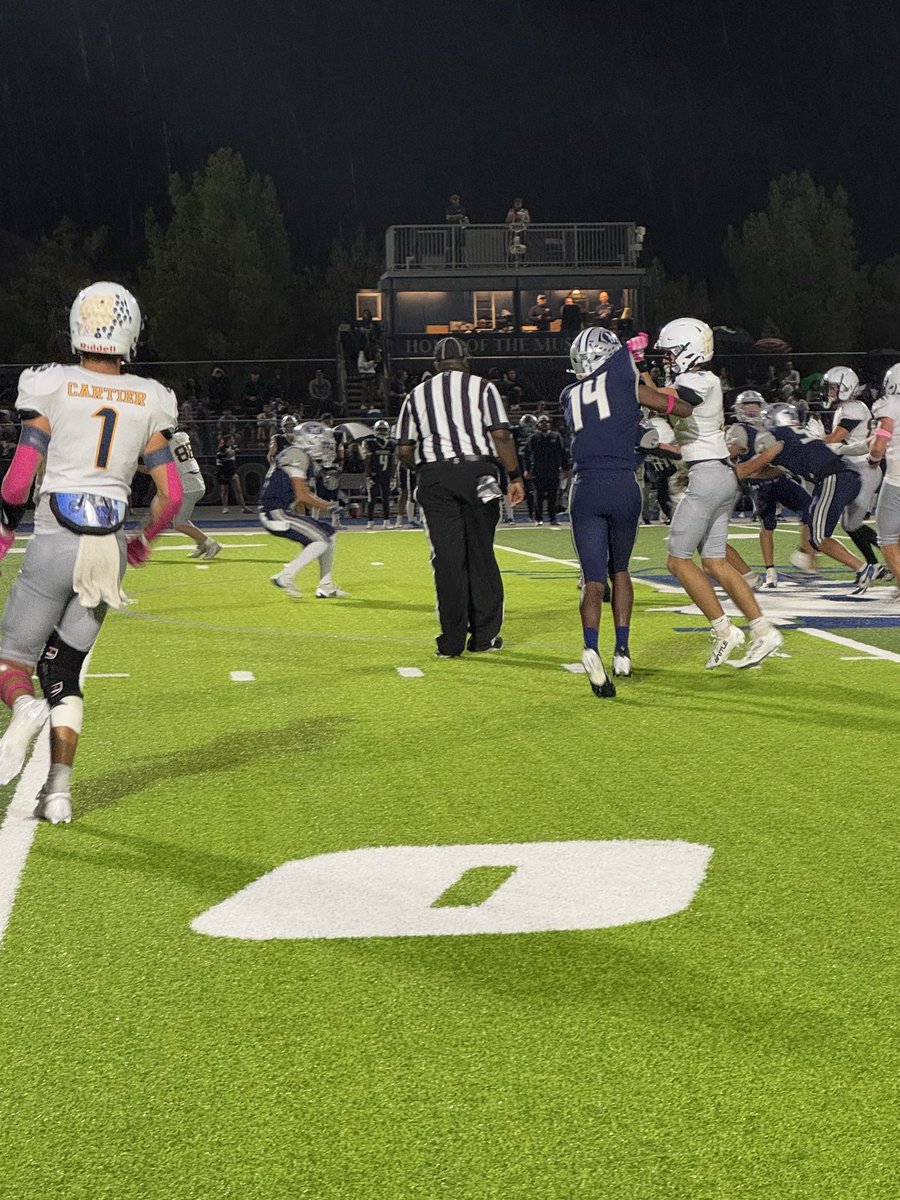 boulder_hs's tweet photo. Varsity Football π with the win over Meadows. #bchs41 #bchsfootball https://t.co/p2Tq2SSOV8