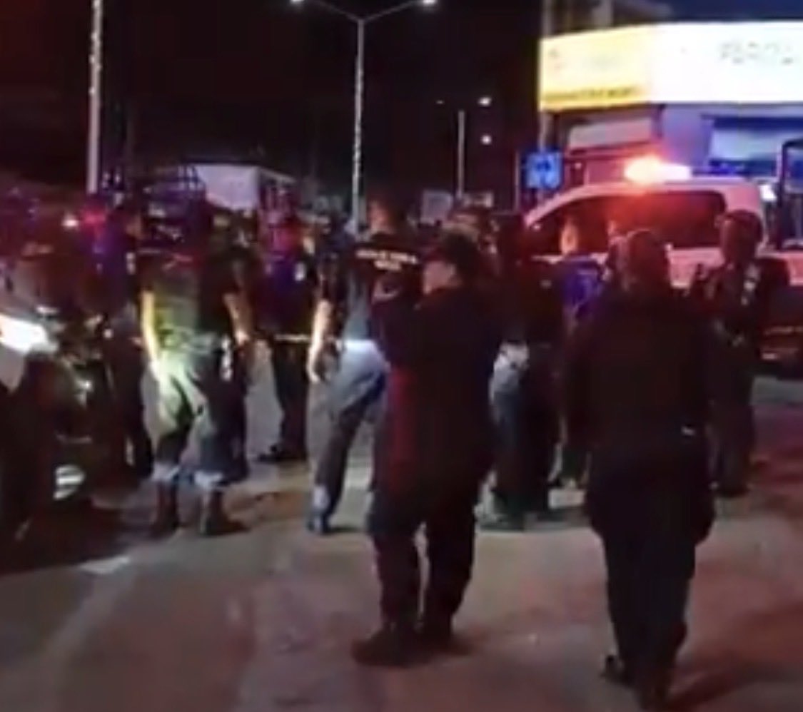 circulo_depoder's tweet image. ⚠️ MUERE PRESUNTO ASALTANTE EN ENFRENTAMIENTO EN TEMIXCO

Un presunto asaltante perdió la vida esta noche en el kilómetro 84 de la carretera #Cuernavaca–Taxco, en el municipio de #Temixco, tras un enfrentamiento con elementos policiales.
Durante el intercambio de disparos, un…