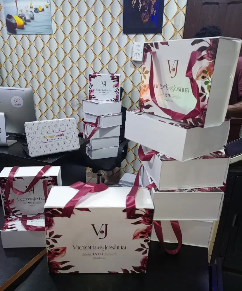 Ridoh_Huncho's tweet image. - PACKAGING BOX
- Standard size for gift packaging (13 by 10 by 5 inches) 7k per one
Discount on large quantities 
kindly message us for your customized sizes