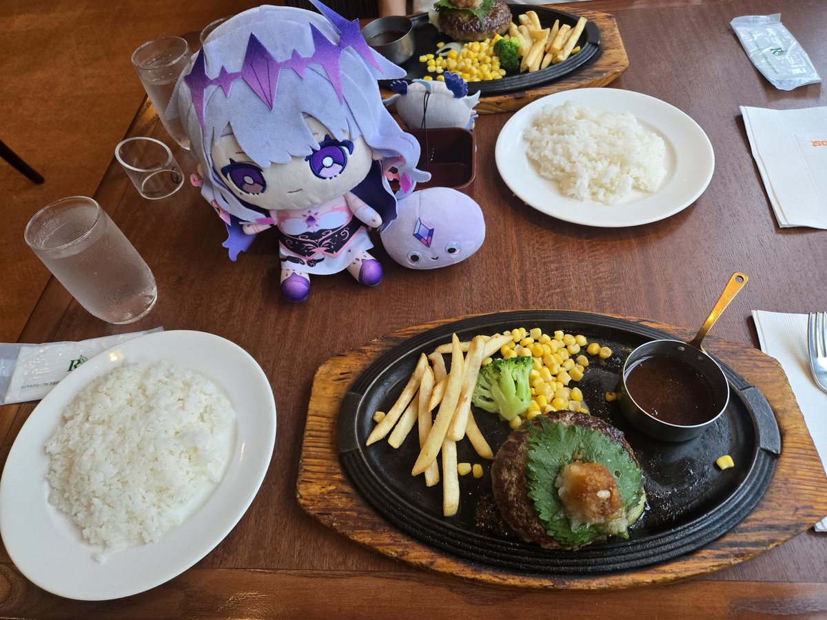 Last meal of the trip, had to go to Royal Host. Sadly it's time to go home.
#LMOAI
#pebblesona