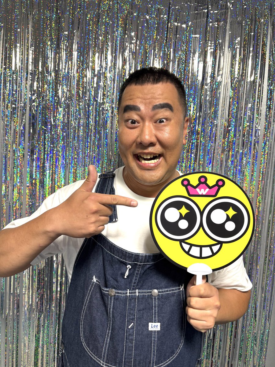 owaraiday's tweet image. ＼🌏#お笑いの日2025 ビッグスマイル📣／

夢のコラボ祭り💫
#とにかく明るい安村 さんから
ビッグスマイルいただきました！

【 キングオブ東西ネタバトル 】に出演中です🌈
🏆よる6時30分からは #キングオブコント2025 

TVerでも無料配信中✔️
tver.jp/live/special/l…