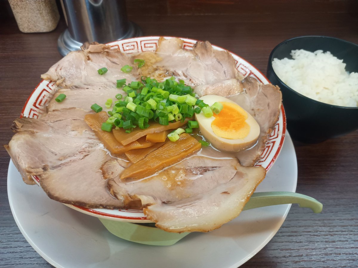 con_con_cocon's tweet image. 長男とラーメン。
替え玉1杯で重い(  ･᷄-･᷅ ).｡oO